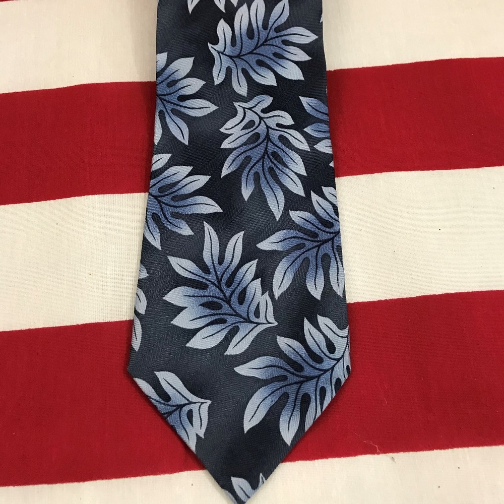 Tommy Bahama Neck Tie Blue leaves